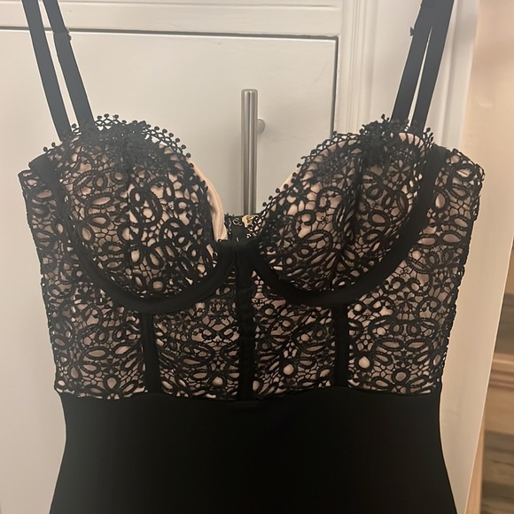 Black Lace Adjustable Strap Dress - Picture 6 of 7